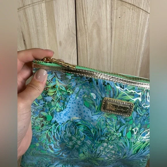 Lilly Pulitzer Beach Day Pouch NWT - Picture 2 of 9